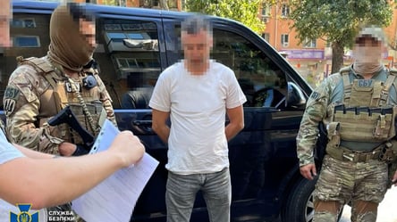 Притворялся волонтером и шпионил за ВСУ: в Одессе разоблачили вражеского агента - 285x160