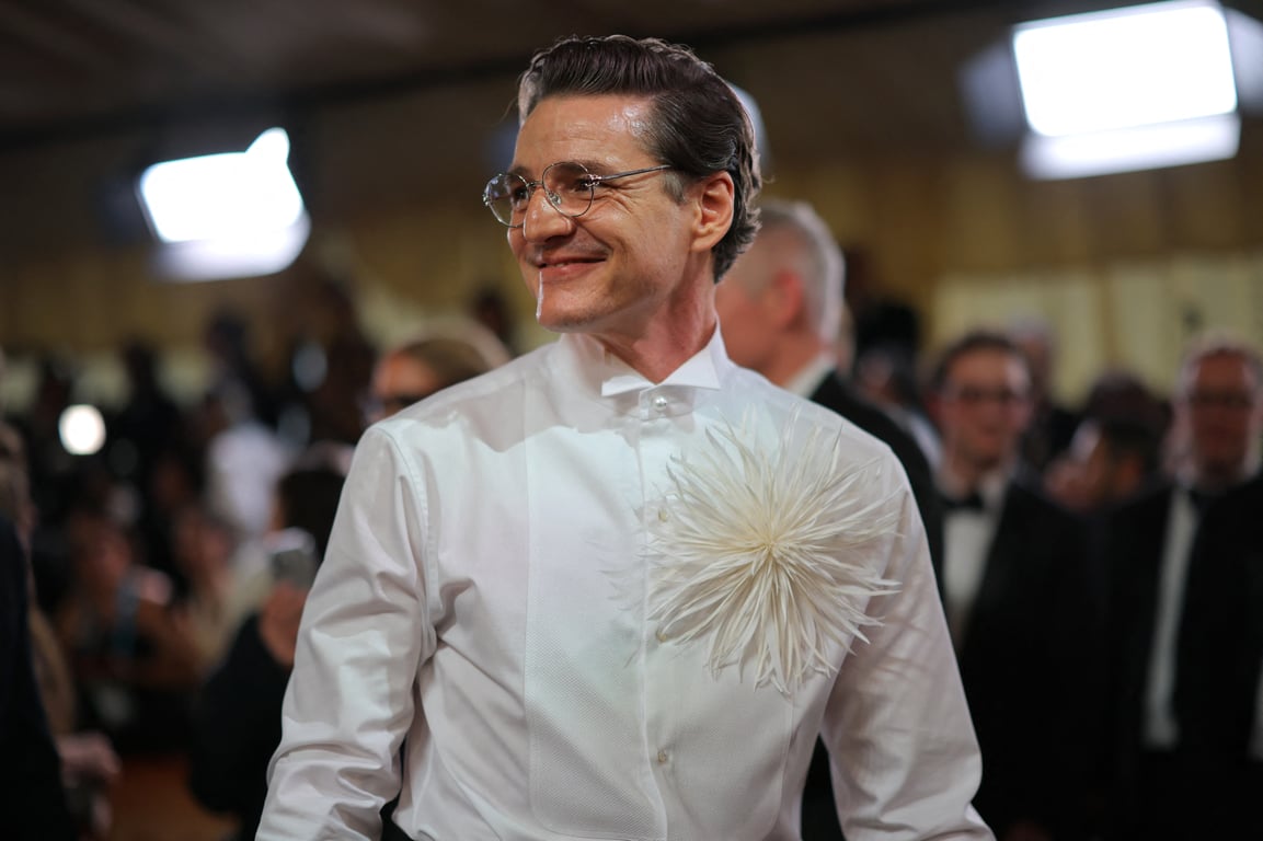 Педро Паскаль йде червоною доріжкою на 98-й церемонію вручення премії «Оскар» у Голлівуді, 15 березня 2026 року