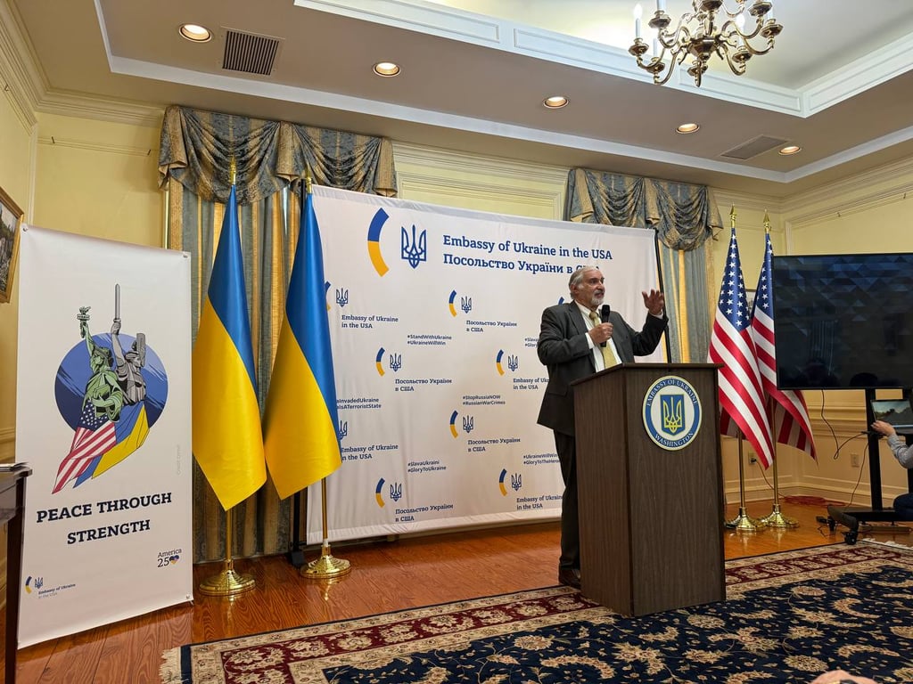 Директор Нацмузею пошти у Вашингтоні Елліот Грубер взяв участь у презентації нової марки - фото 3