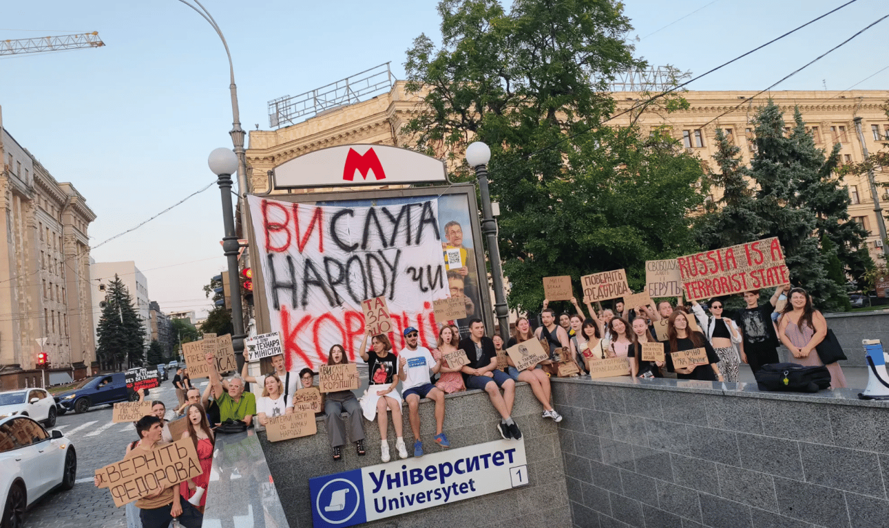 "Питання не закрите": у містах України 25-й день тривають протести за повернення Федорова в МО - фото 6