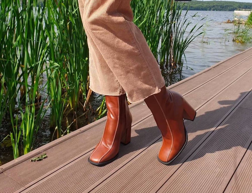 Взуття з квадратним носком має досить оригінальний вигляд