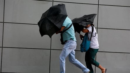 Ветер, похолодание и дождь — какую погоду ждать сегодня в Украине - 285x160