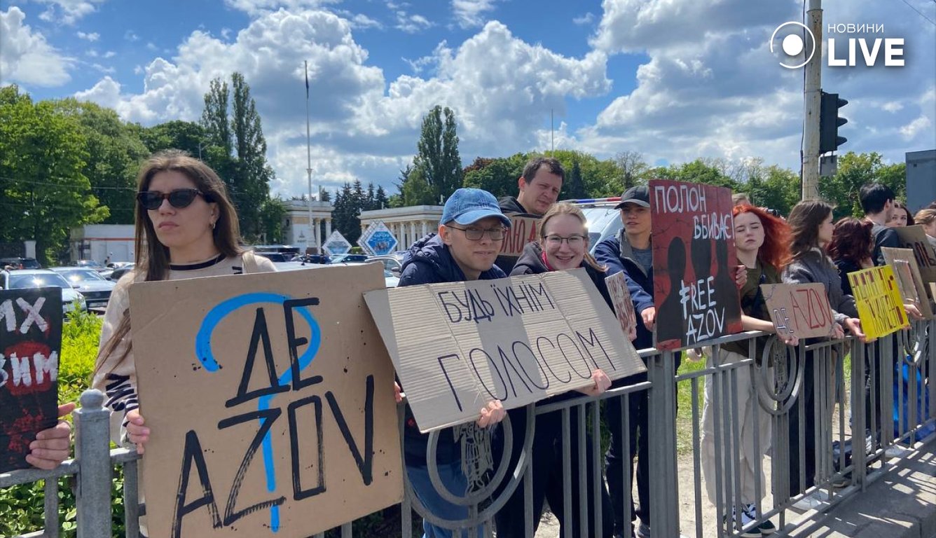 Акція FreeAzov у Києві на ВДНГ