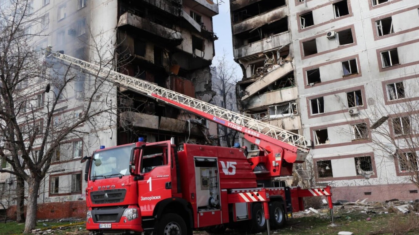 Врач из Запорожья рассказал, как спасал людей после удара рф по многоэтажке