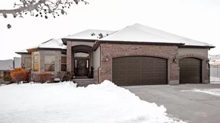 Гараж на участке возле дома — где разрешено возводить в 2026 году - 285x160