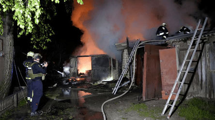 Наслідки нічного обстрілу Харкова — пошкоджені приватні будинки та авто - 290x166