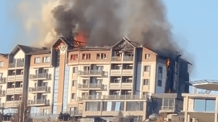 У Буковелі спалахнула масштабна пожежа — фото - 285x160