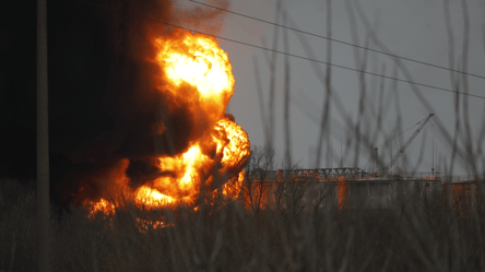 Силы обороны ударили по нефтеперерабатывающему заводу в России - 285x160