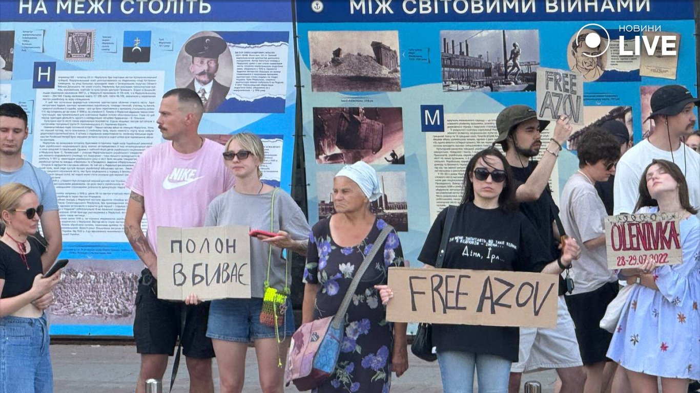 Річниця теракту в Оленівці — у Києві відкрилася виставка