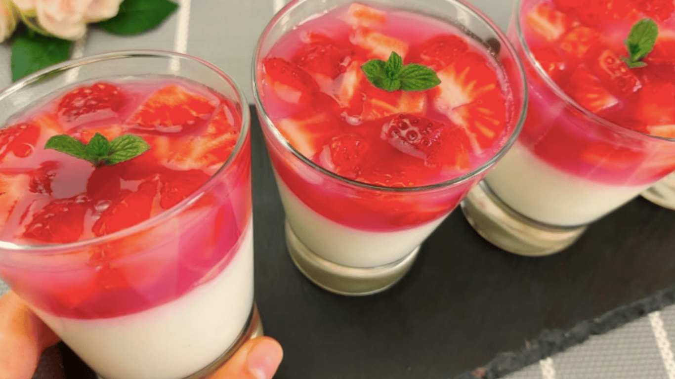 смачний полуничний десерт