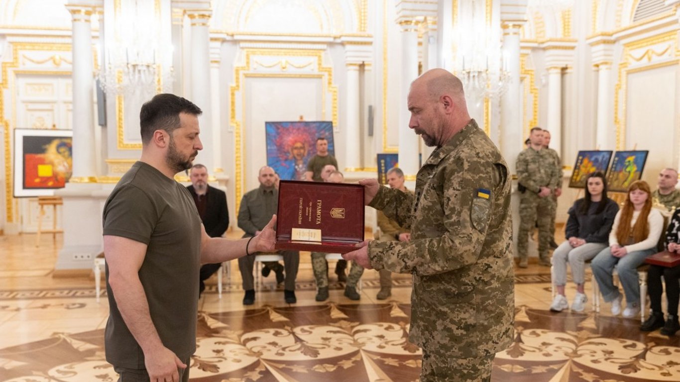 Зеленский наградил украинских воинов орденами Золотая Звезда