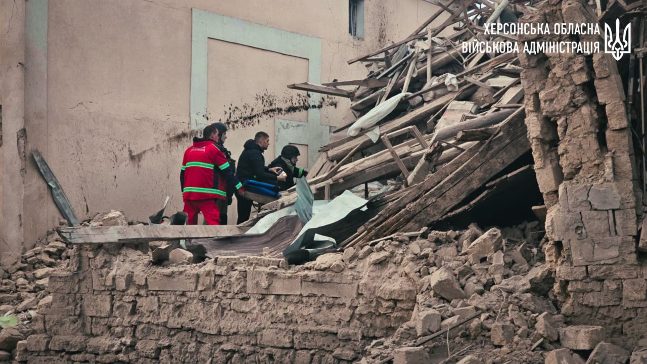 Наслідки обстрілу Херсона авіацією 2 лютого