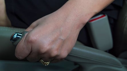 Чому водії мають користуватися ручним гальмом завжди - 285x160