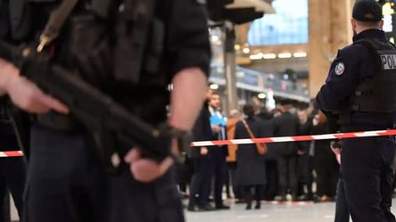 У Парижі чоловік з ножем накинувся на перехожих на вокзалі: поранено щонайменше шестеро осіб - 285x160