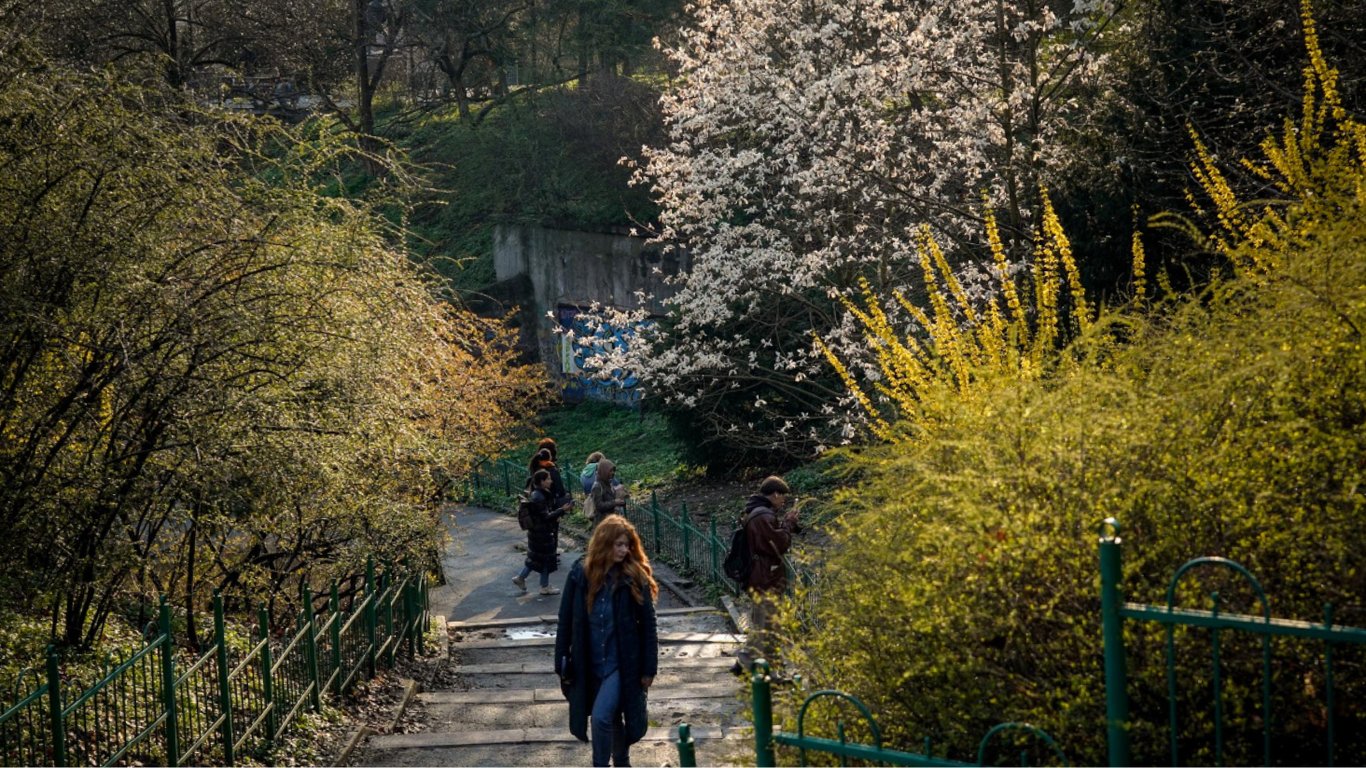 В Україні починає теплішати: в яких областях очікувати покращення погоди 14 квітня