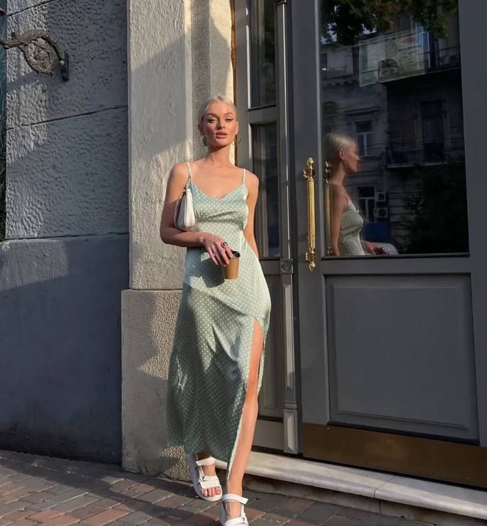 Polka dot dress burst into trends