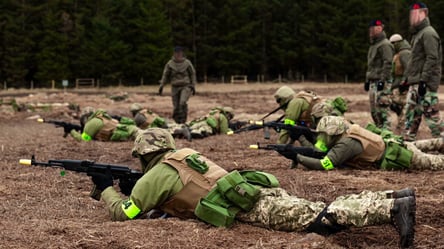 В Минобороны рассказали, по каким направлениям Латвия увеличит подготовку бойцов ВСУ - 285x160