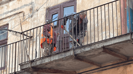 Львів оговтується від обстрілу: частину будинку законсервують - 290x160
