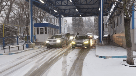 Виїзд за кордон ускладнений — черги перед КПП на Одещині - 285x160