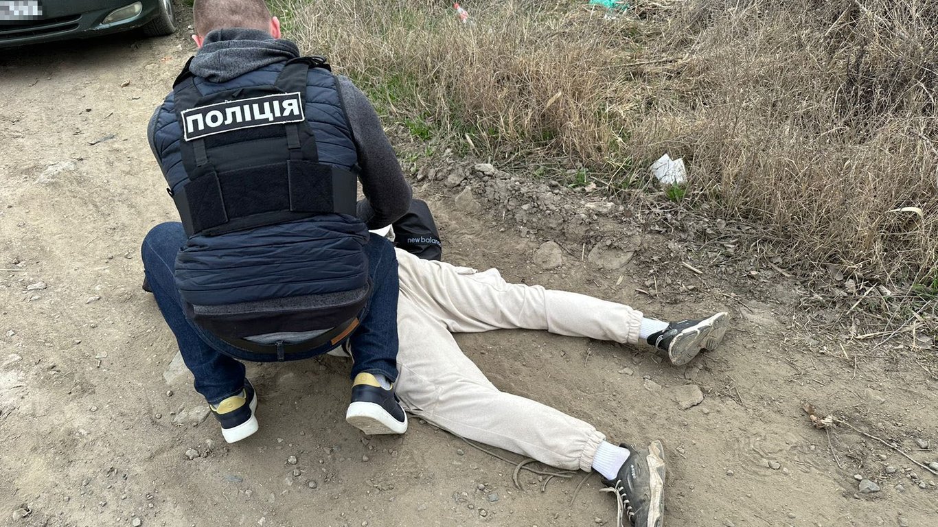 Одесские полицейские предотвратили продажу опасного товара
