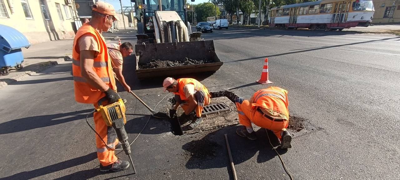 Ремонтні роботи на дорогах Одеси. Фото: КП "Міські дороги"