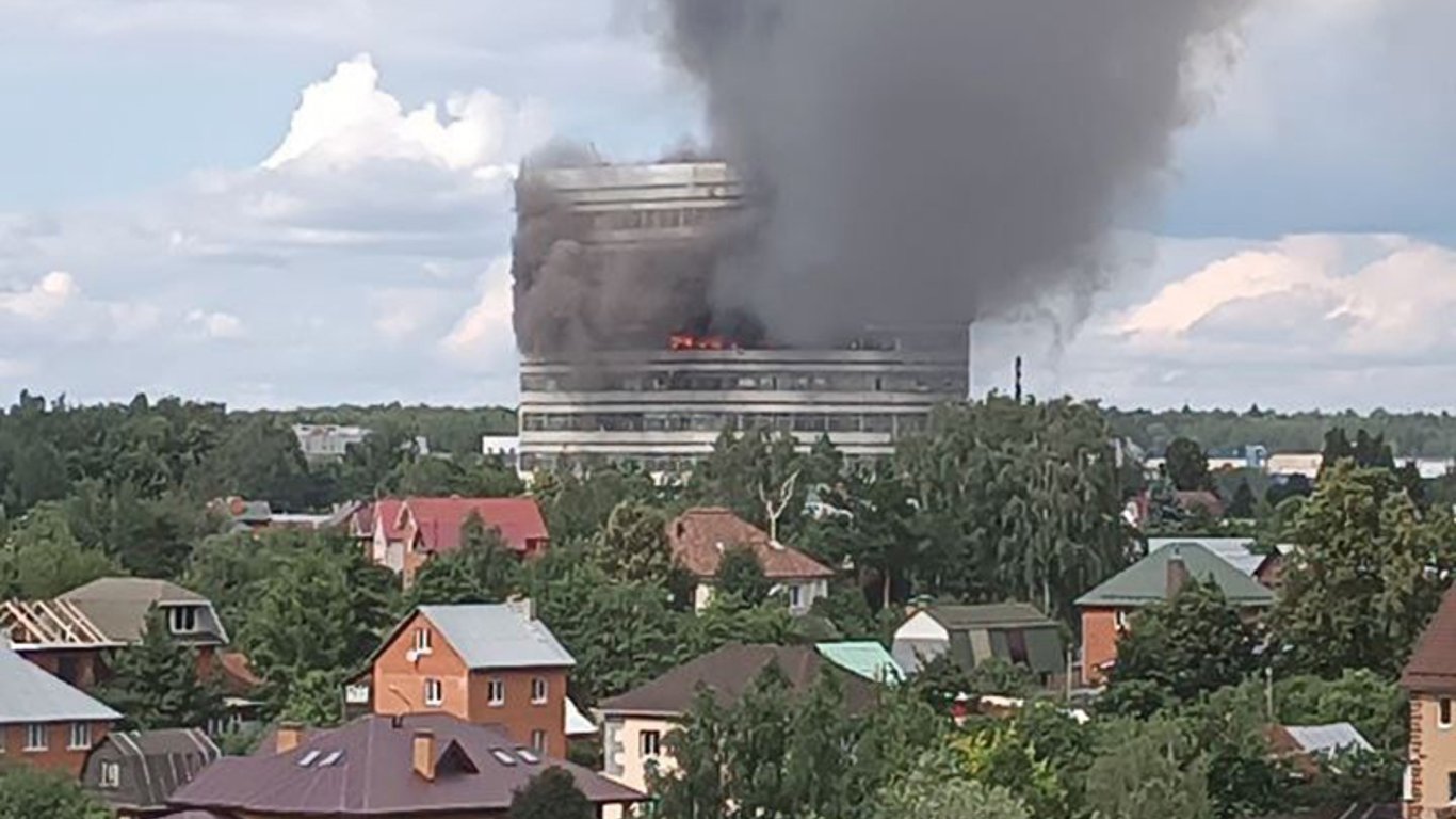 Під Москвою майже повністю вигоріло підприємство радіоелектронної оборонної промисловості "Платан"