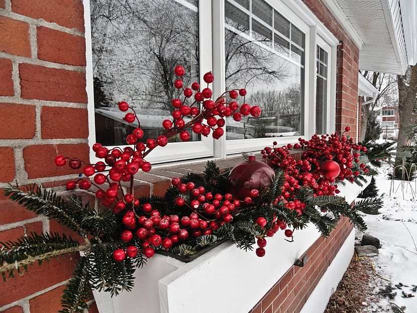 Ідеї новорічного декору для ґанку та сходів