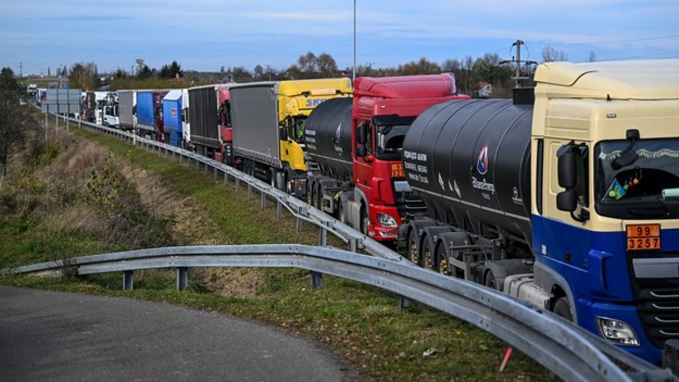 Блокада кордону з Польщею — чи стали протестувальники пропускати вантажівки