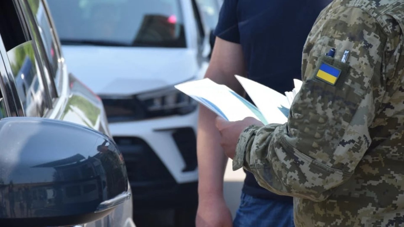 Чоловікам можуть блокувати рахунки через новий закон про мобілізацію — деталі