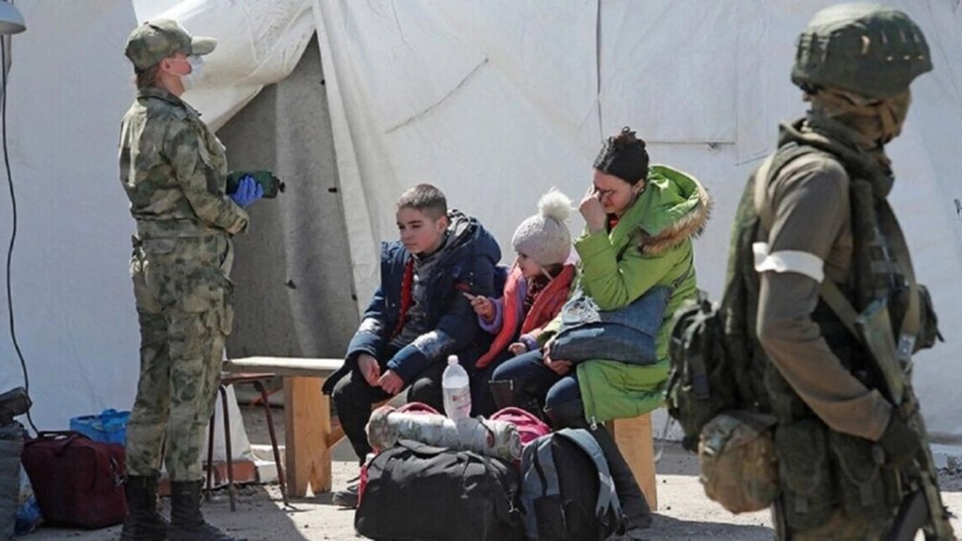 Россия пытается сделать из депортированных украинских подростков солдат