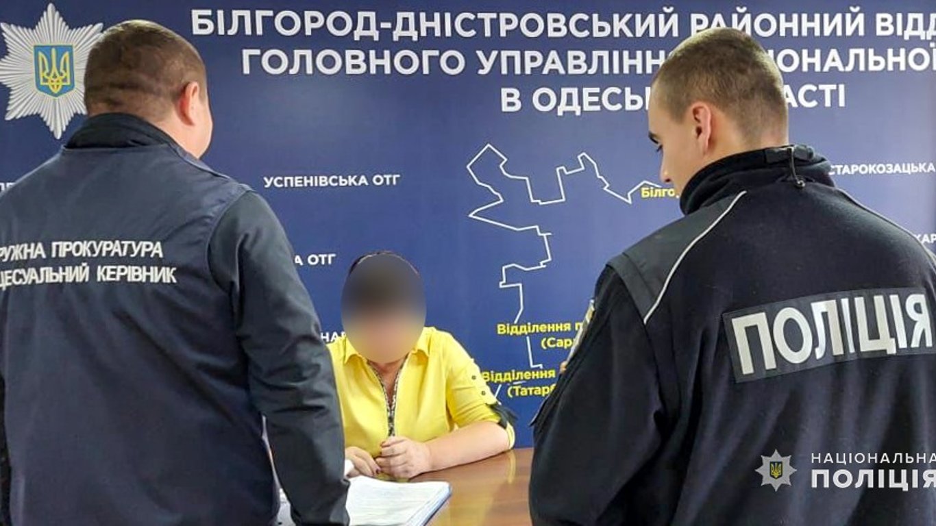 На Одещині затримали посадовицю, яка "подарувала" підрядникам 700 тисяч