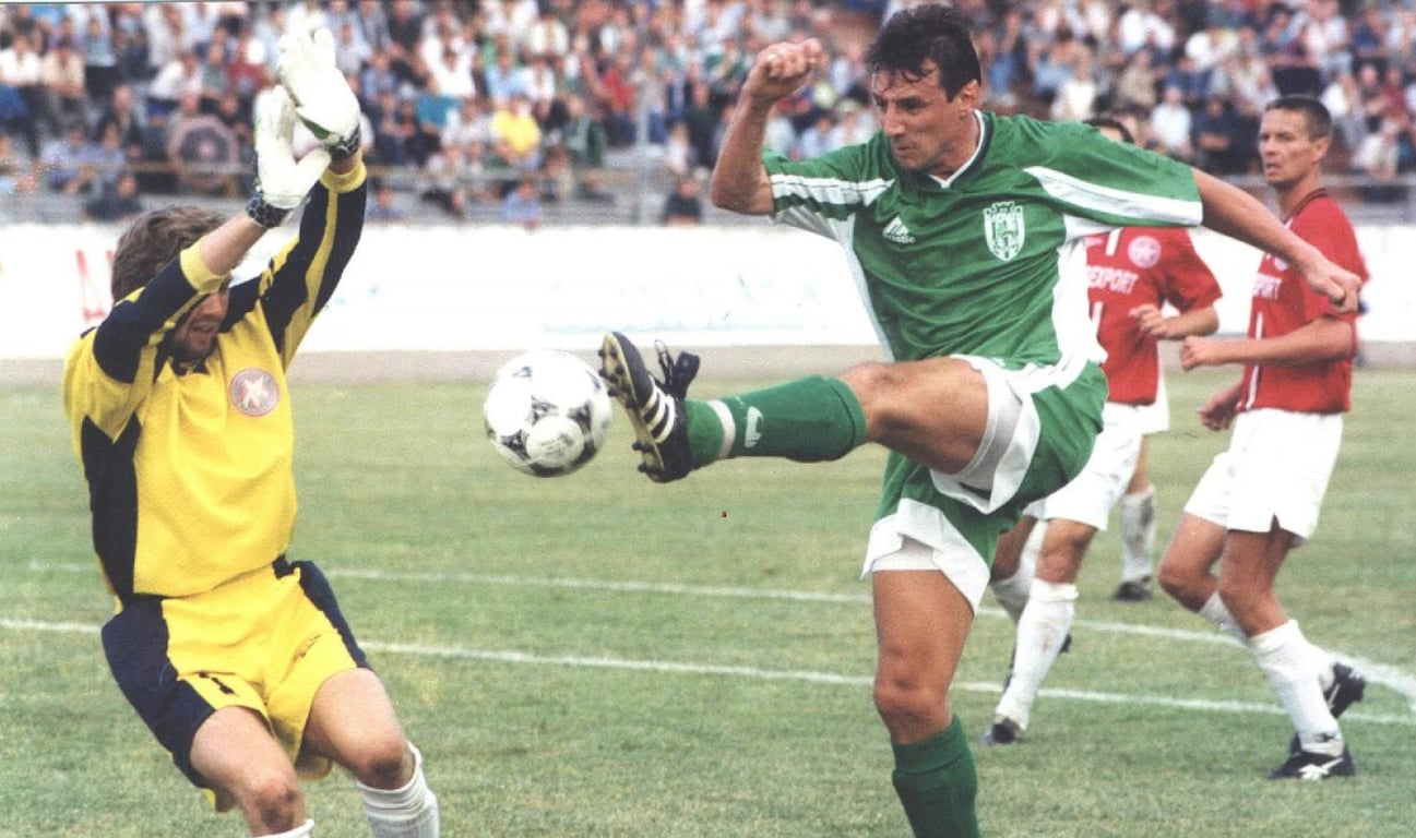 Иван Гецко в матче за "Карпаты" против ЦСКА в декабре 1999 года