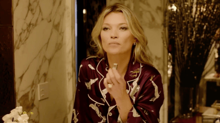 Кейт Мосс показала простую альтернативу джинсам скинни и оверсайз - 285x160