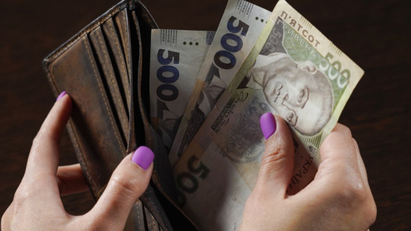 Индексация зарплат на фоне инфляции: пересмотрят ли выплаты бюджетникам в мае