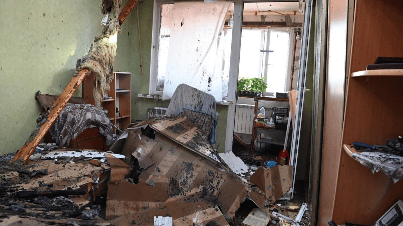 Росіяни заявили про обстріл Бєлгорода — після роботи ворожої ППО загорівся будинок