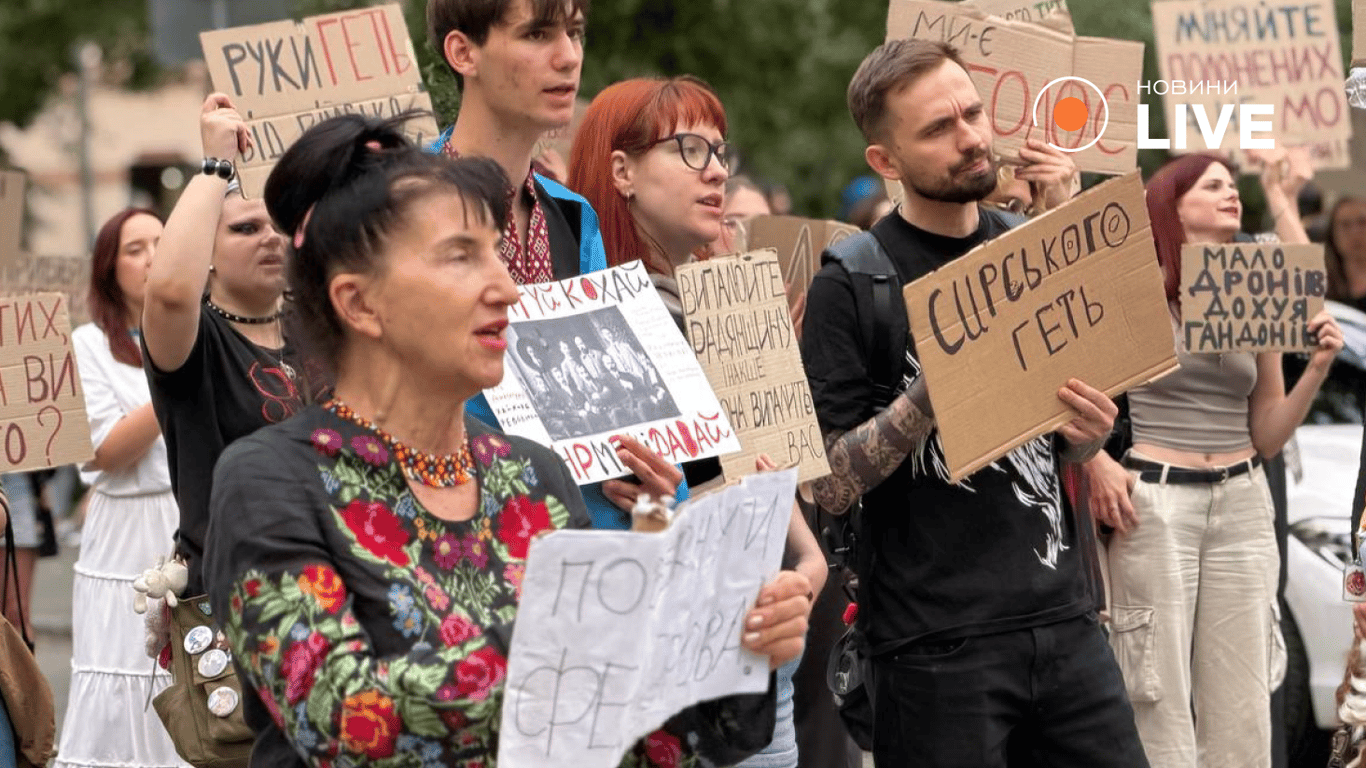 У Києві знову відбувся мітинг проти відставки Федорова з посади міністра оборони - фото 5