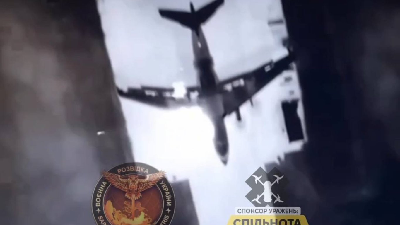 У мережі з‘явилося відео моменту ураження літака на аеродромі у Пскові