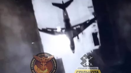У мережі з‘явилося відео моменту ураження літака на аеродромі у Пскові - 285x160