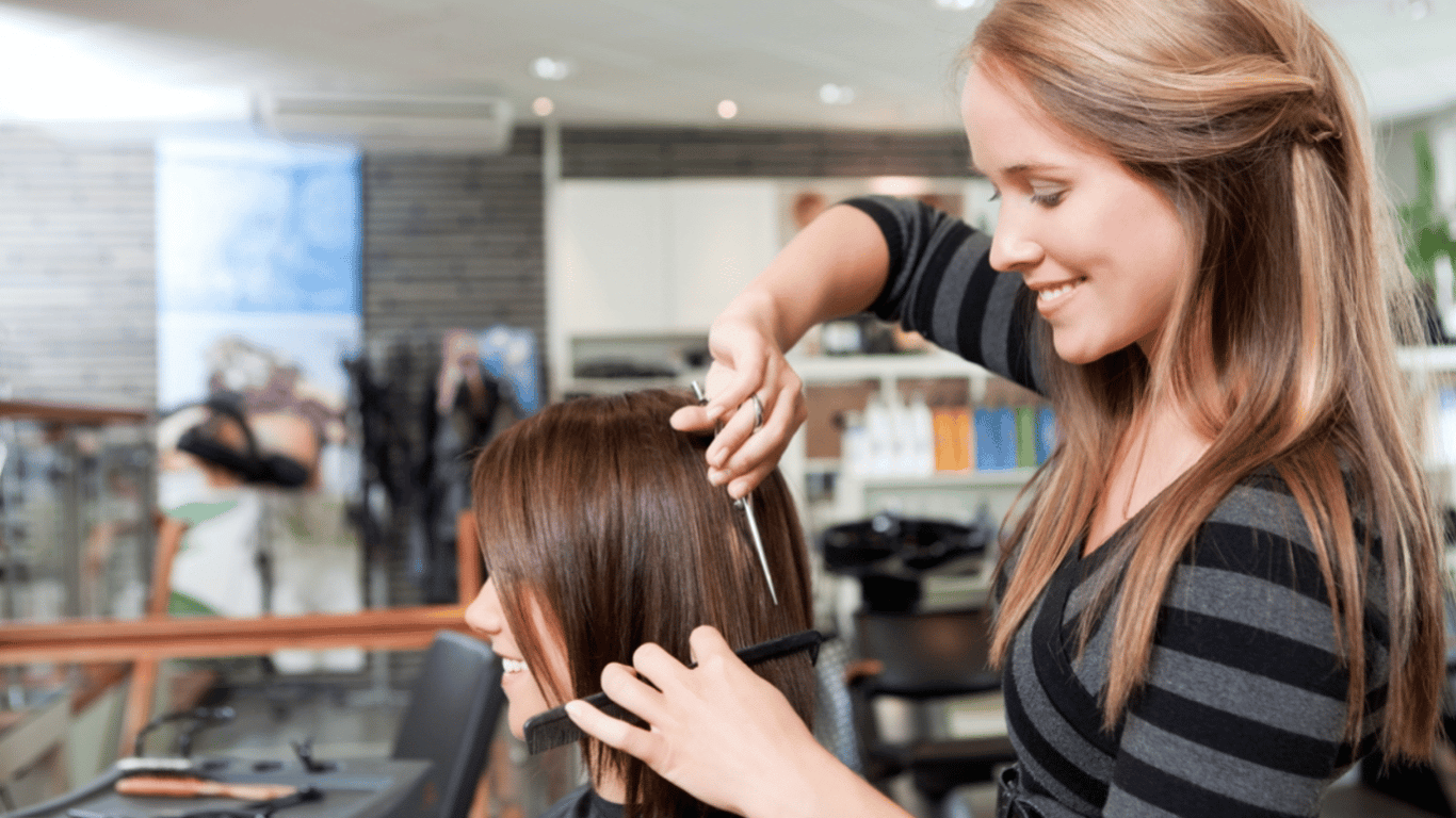 Які стрижки омолоджують на 15 років — зачіски для жінок після 40