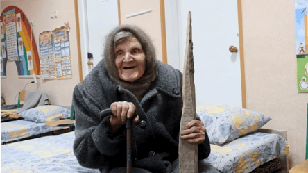 Monobank приобретет дом 98-летней пенсионерке, которая под обстрелами вышла из Очеретиного - 285x160