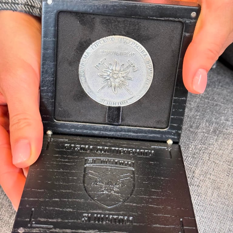 Нагороди Раміни Есхакзай. Фото: instagram.com/raminalalala/