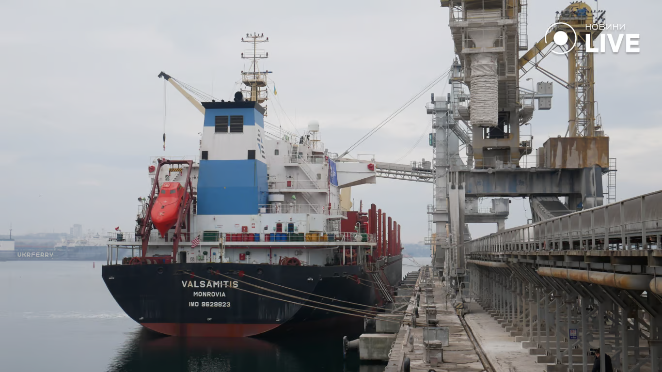 Экспорт украинской продукции продолжается — что известно о работе портов Большой Одессы
