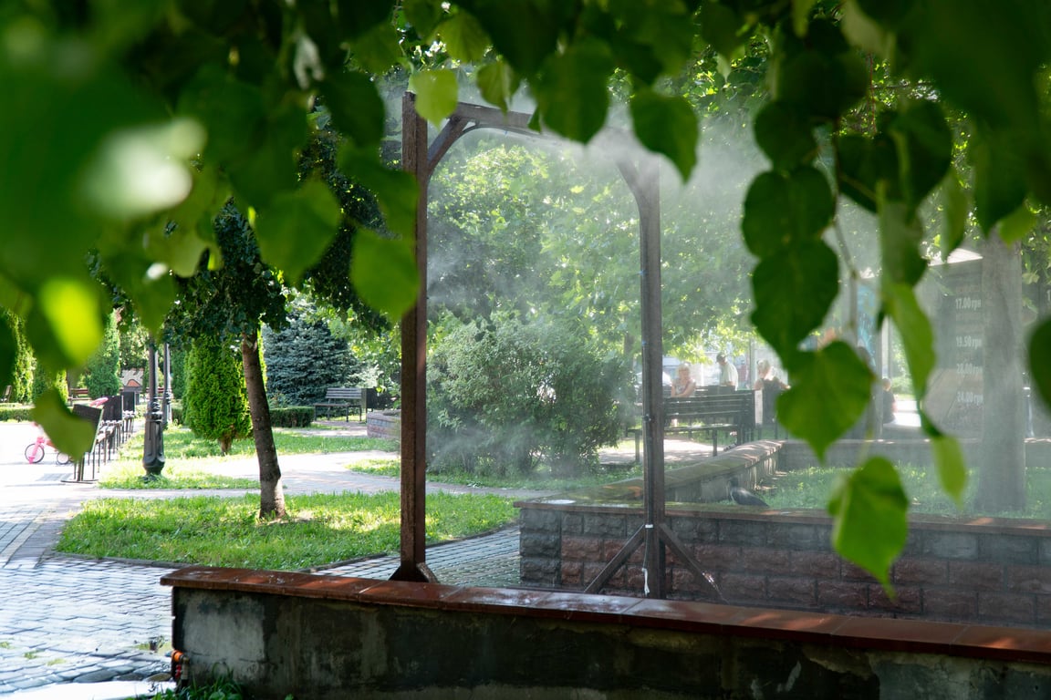 Рамка з водою у Києві