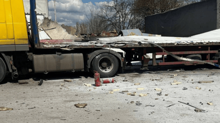 Окупанти вдарили по підприємству на Харківщині: пʼятеро поранених - 290x160