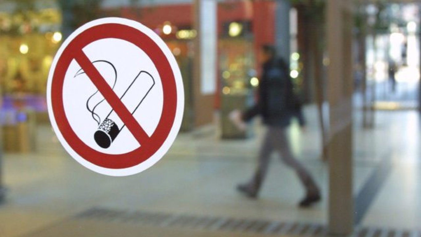 Штрафи до 50 тис. грн — в Україні почнуть карати за продаж та рекламу сигарет