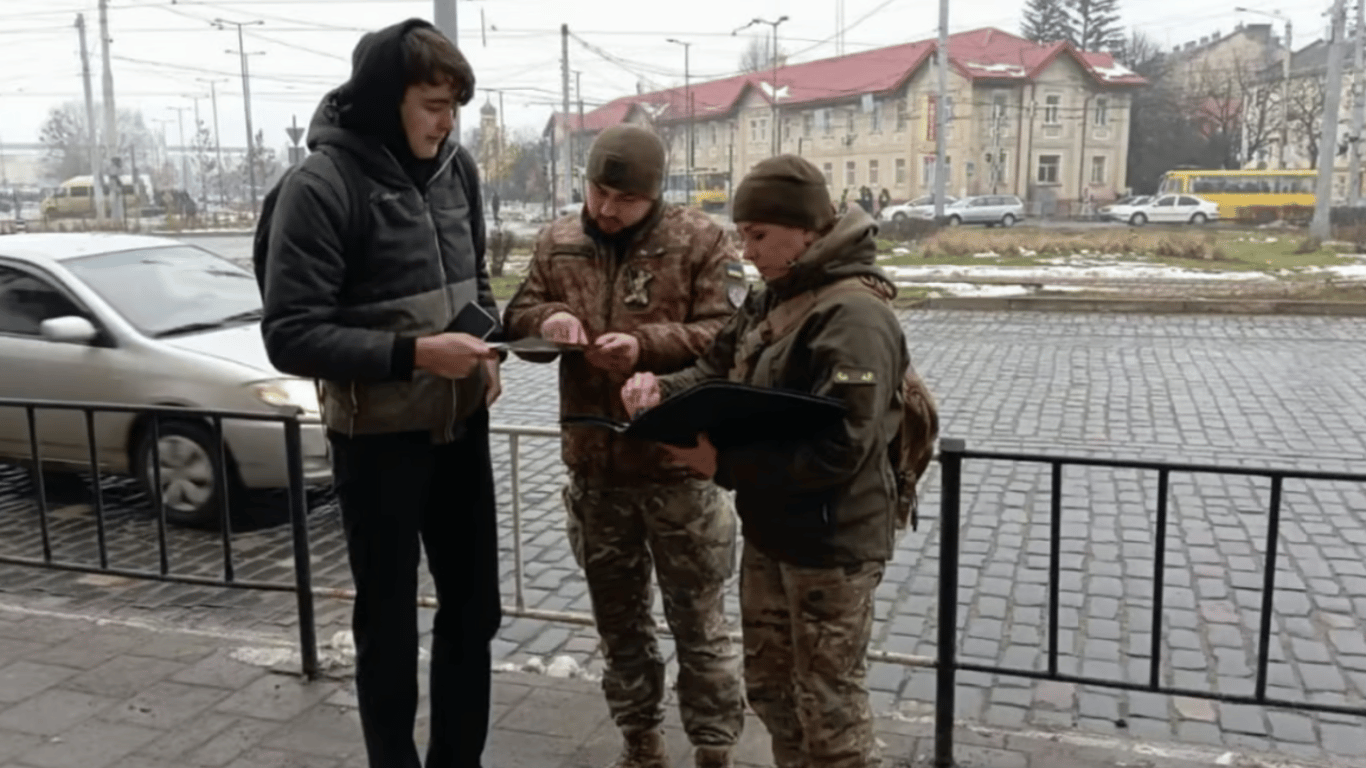 Чоловік видавав ухилянтам інформацію про локації працівників ТЦК