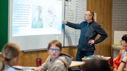 Вчителям в Україні збільшать зарплати — що точно буде з 1 січня - 285x160