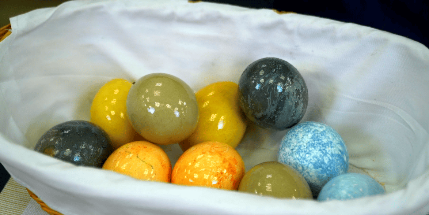 Фарбовані яйця на Великдень