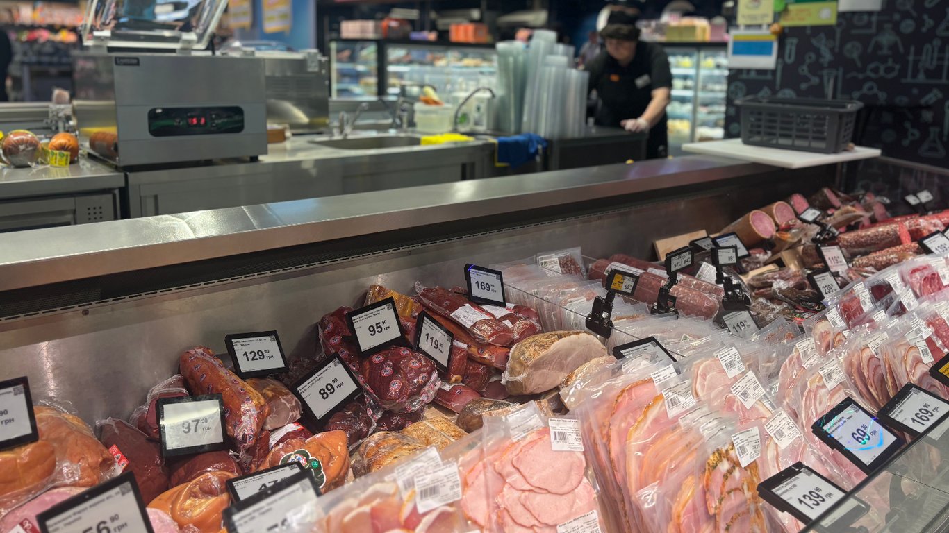 Ціни на продукти впали напередодні Великодня: що віддають дешевше в АТБ і Сільпо