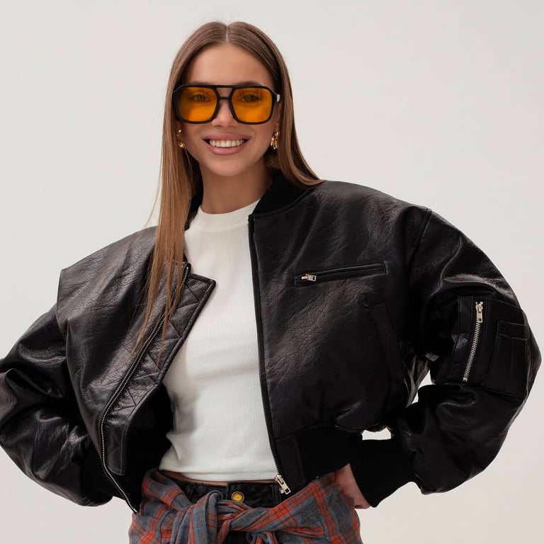 Укорочені бомбери мають стильний вигляд